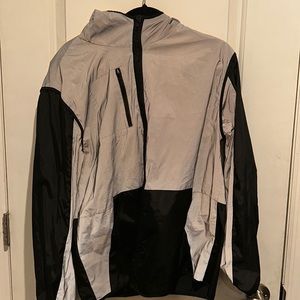 Reflective wind breaker